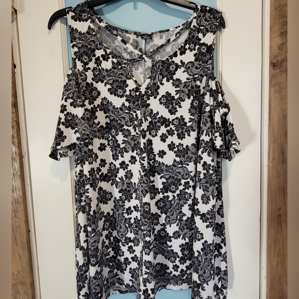 Woman's cold shoulder top